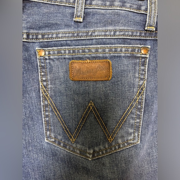 NWT Vintage Wrangler Dark Wash 8” Long Mid Rise Cut Off Upcycled Jean Shorts 31 - Picture 7 of 9